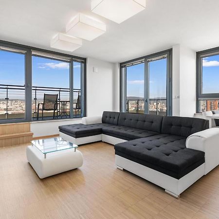 Sky Apartman In Bratislava - With 2 Parking Places Buitenkant foto