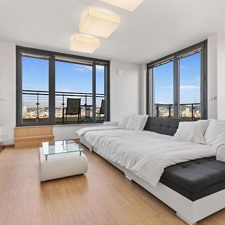 Sky Apartman In Bratislava - With 2 Parking Places Buitenkant foto