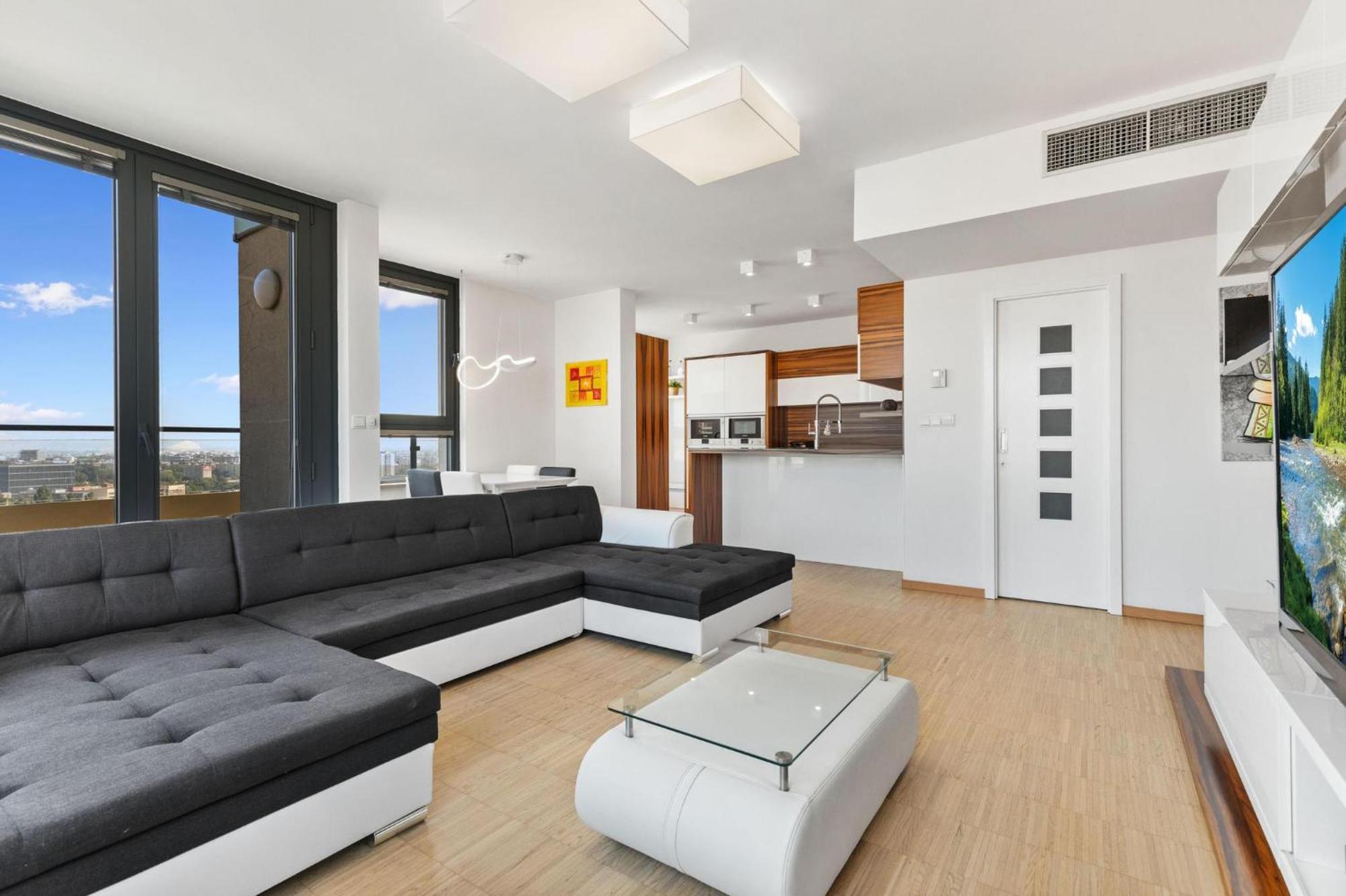 Sky Apartman In Bratislava - With 2 Parking Places Buitenkant foto