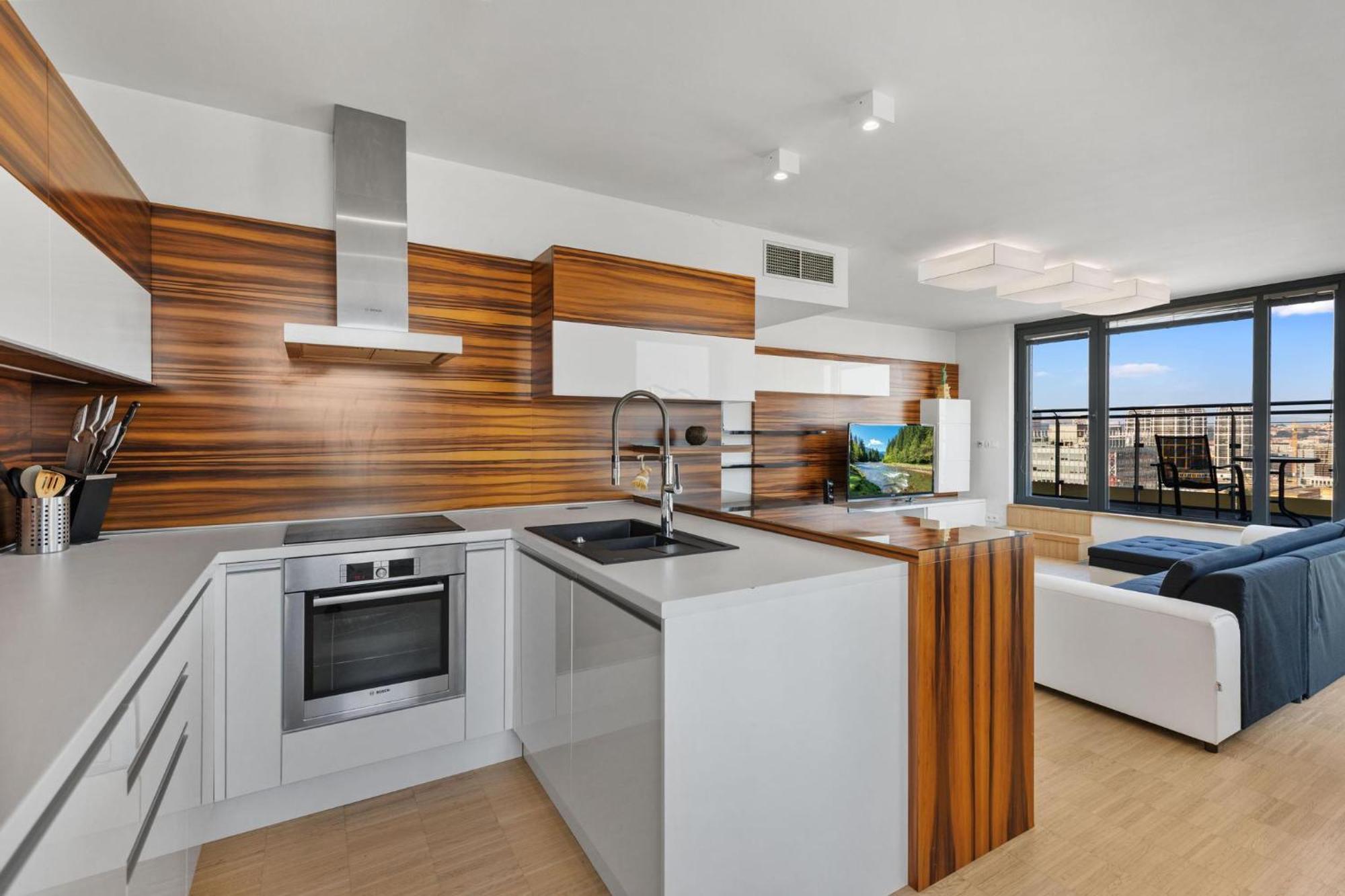 Sky Apartman In Bratislava - With 2 Parking Places Buitenkant foto