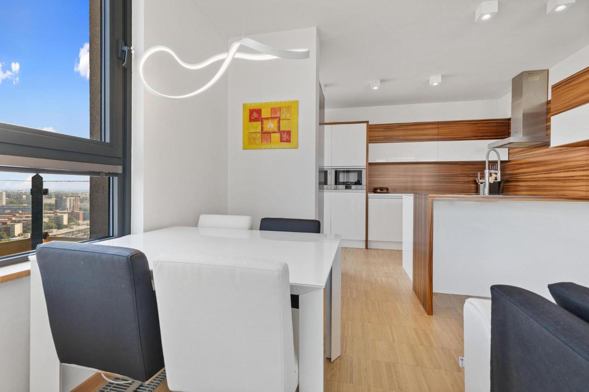 Sky Apartman In Bratislava - With 2 Parking Places Buitenkant foto