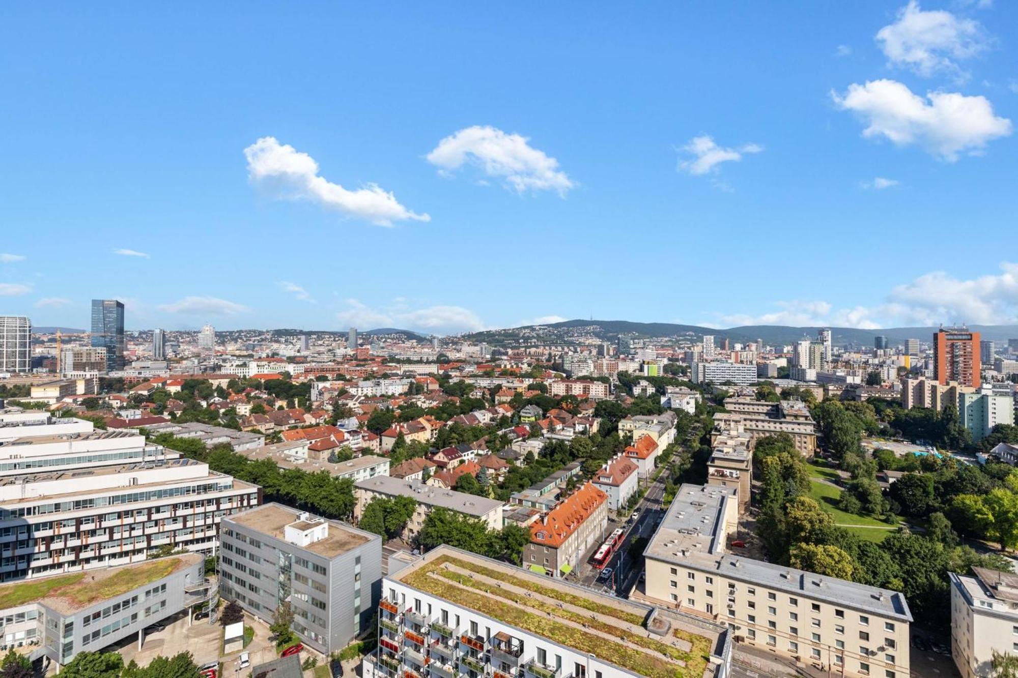 Sky Apartman In Bratislava - With 2 Parking Places Buitenkant foto