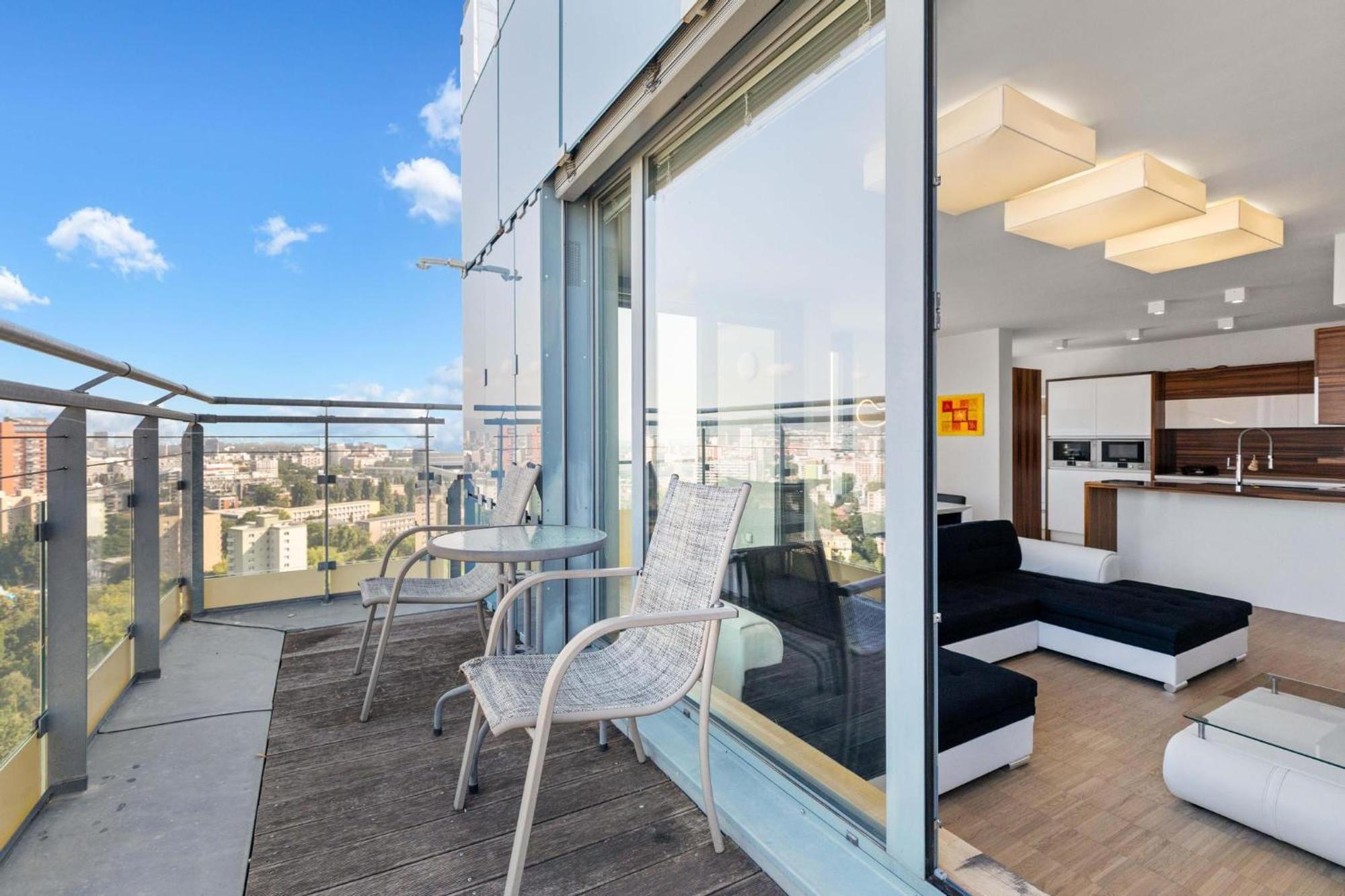 Sky Apartman In Bratislava - With 2 Parking Places Buitenkant foto