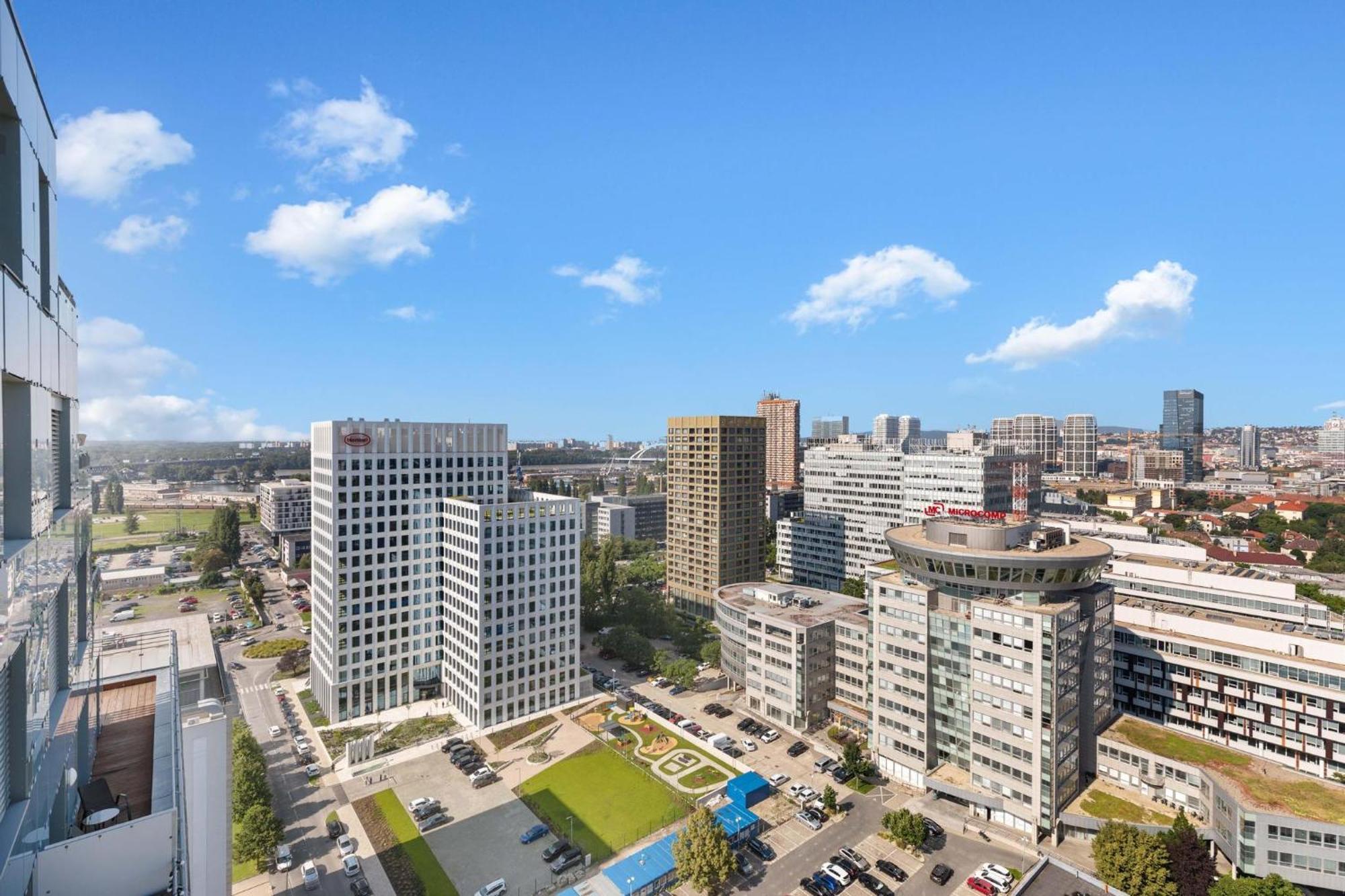 Sky Apartman In Bratislava - With 2 Parking Places Buitenkant foto
