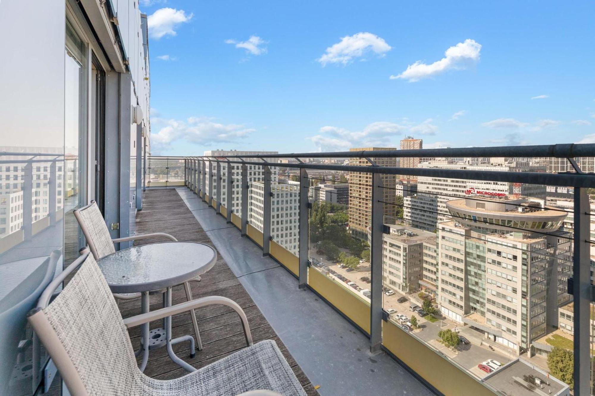 Sky Apartman In Bratislava - With 2 Parking Places Buitenkant foto